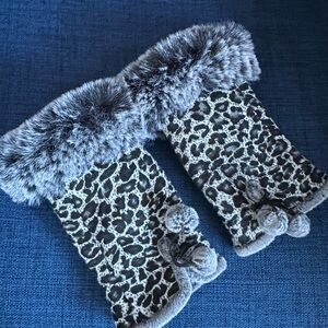 Faux fur fingerless gloves with dingleballs !